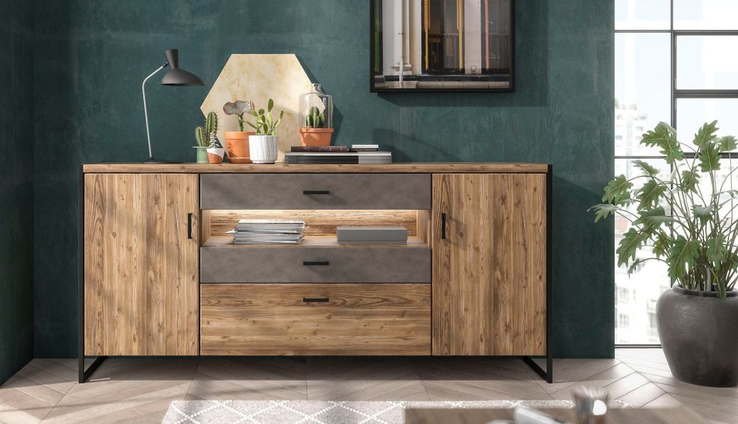 В интерьере