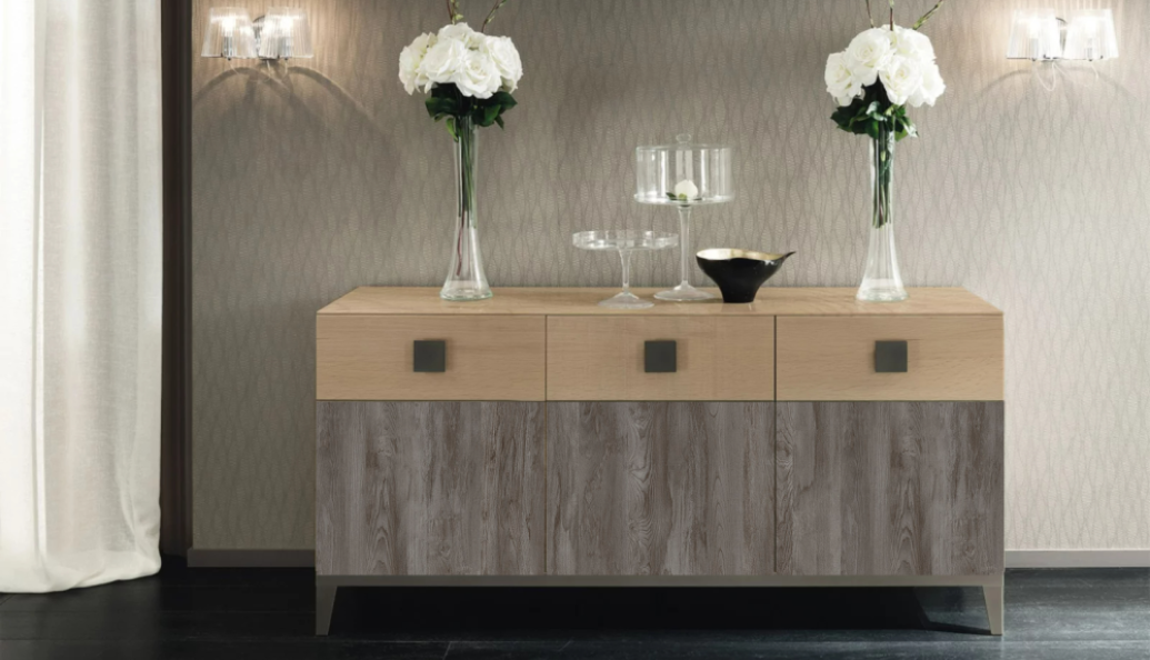 В интерьере