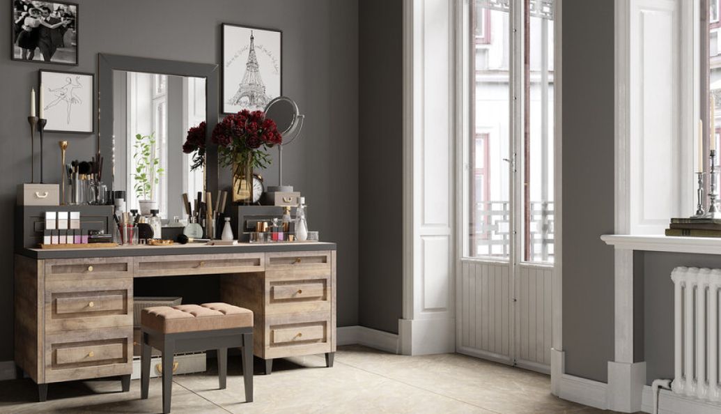 В интерьере